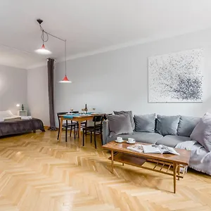 https://rent-like-home-piwna-45-47.warsawhotelspoland.com